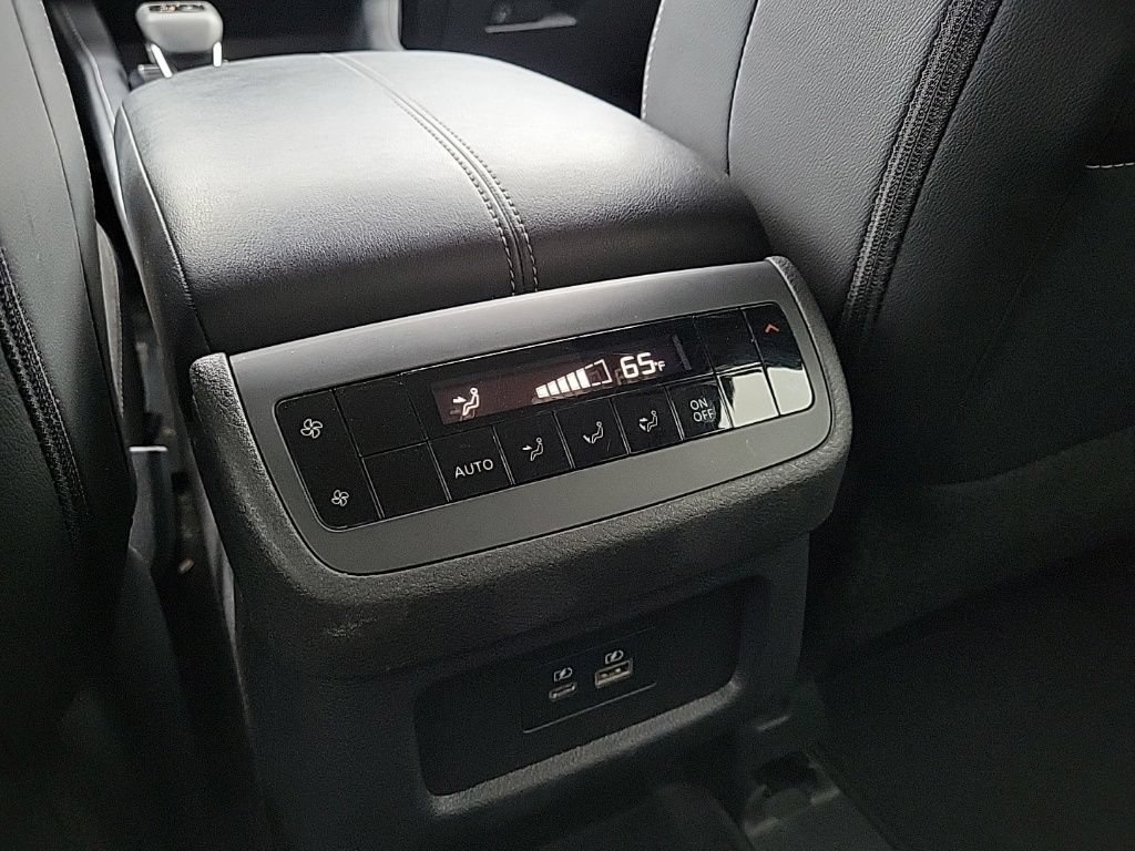 Used 2025 Nissan Pathfinder SL AWD/4WD image 21