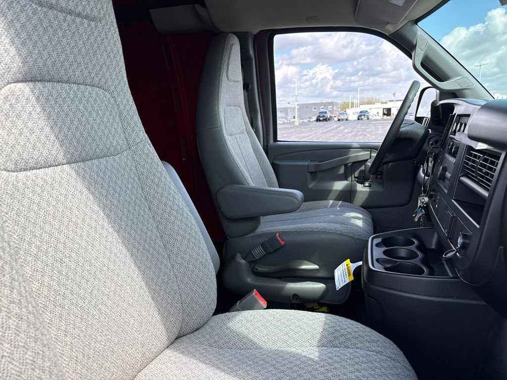 New 2026 GMC Savana 2500 w/ Driver Convenience Package image 26