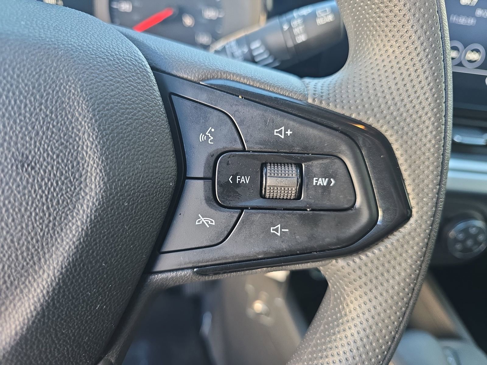 Used 2025 Chevrolet Trax LS w/ Driver Confidence Package image 23