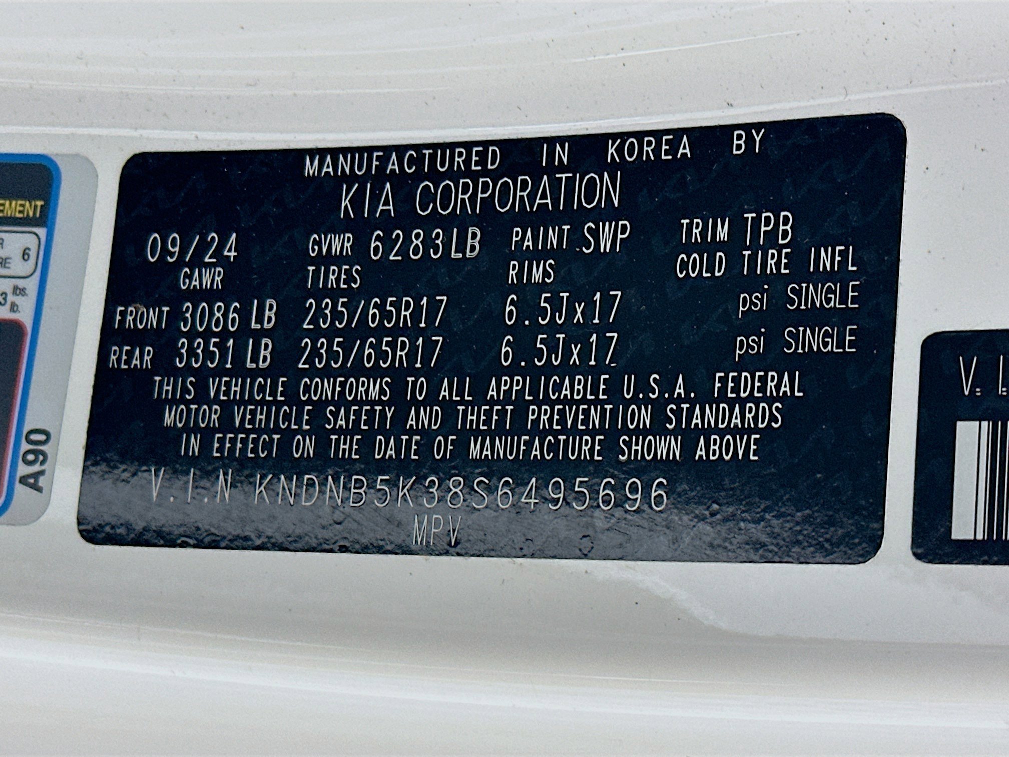 Used 2025 Kia Carnival FWD image 12