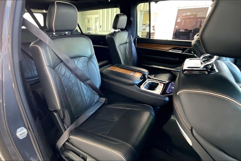 Used 2024 Jeep Grand Wagoneer L Series III image 17