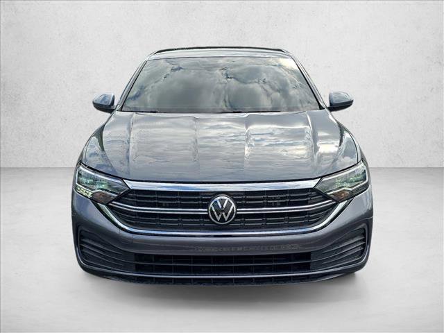 Used 2022 Volkswagen Jetta SE w/ Panoramic Sunroof Package FWD image 2