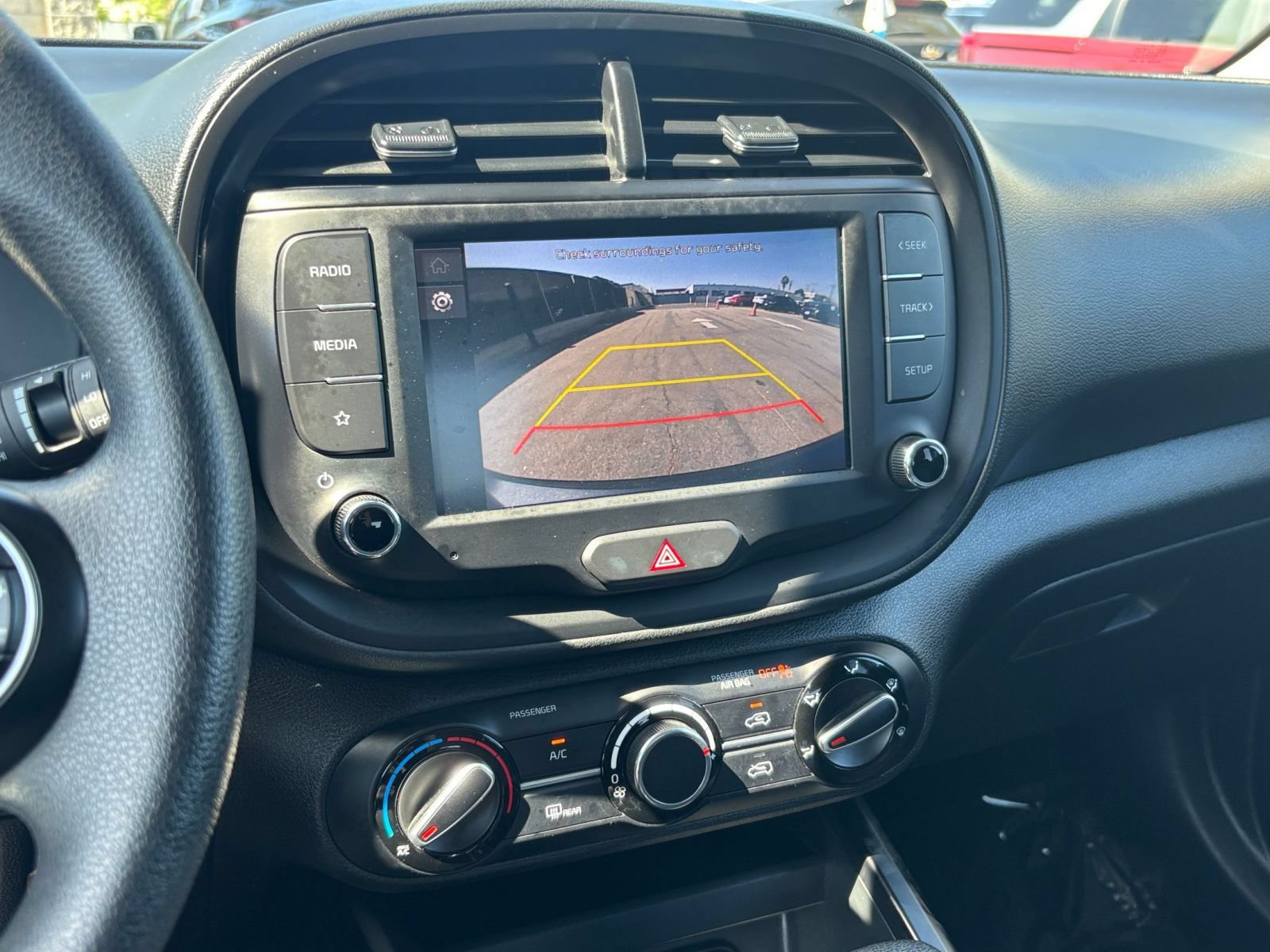 Used 2025 Kia Soul LX w/ LX Technology Package FWD image 24