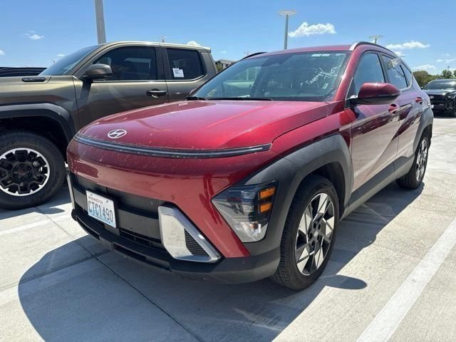 Used 2025 Hyundai Kona SEL FWD image 2