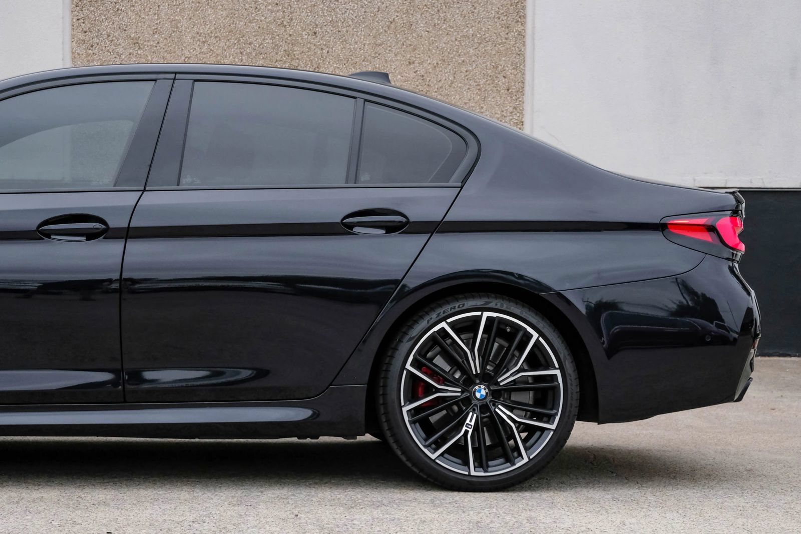 Used 2023 BMW M550i xDrive w/ Executive Package AWD/4WD image 21
