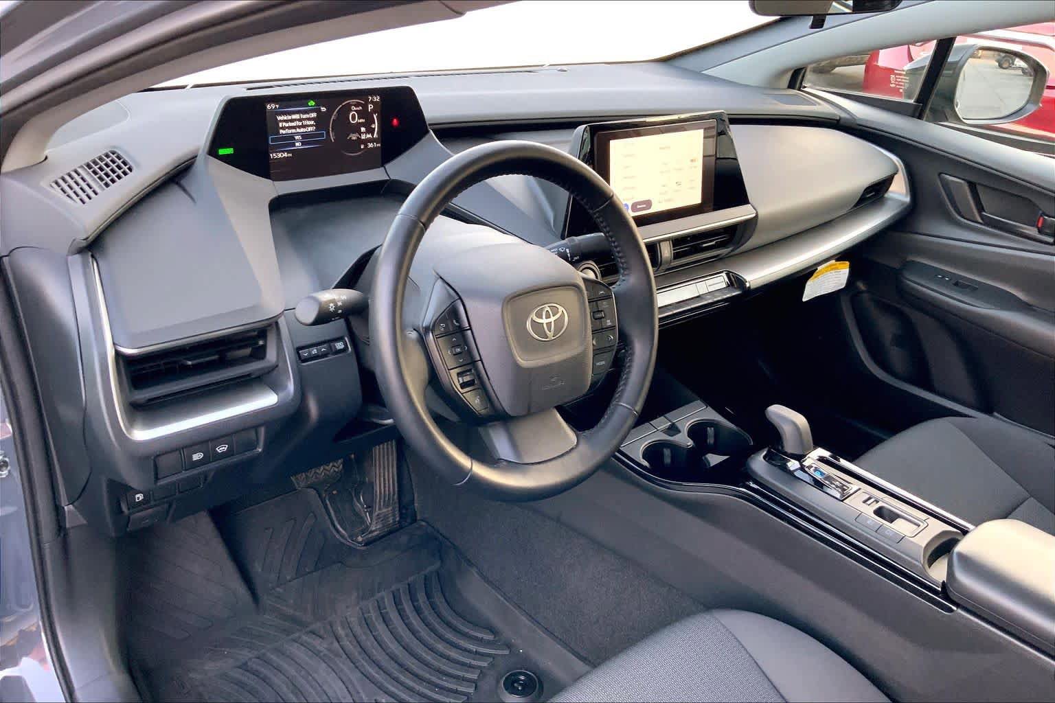 Used 2025 Toyota Prius LE FWD image 17