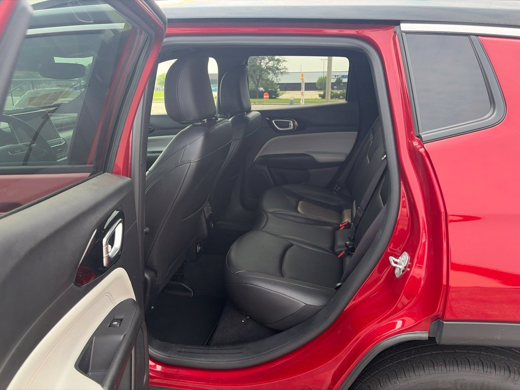 Used 2025 Jeep Compass Limited AWD/4WD image 16