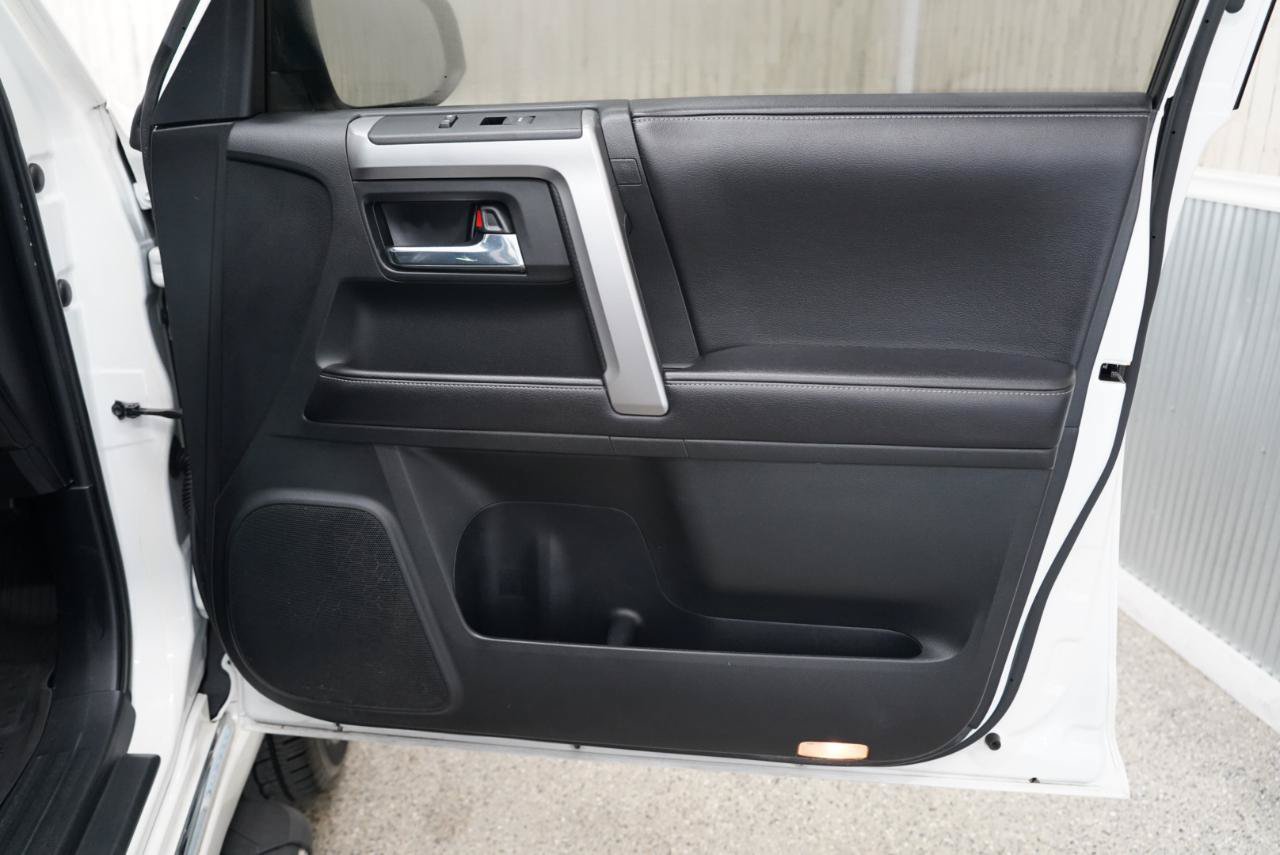 Used 2016 Toyota 4Runner Limited AWD/4WD image 33
