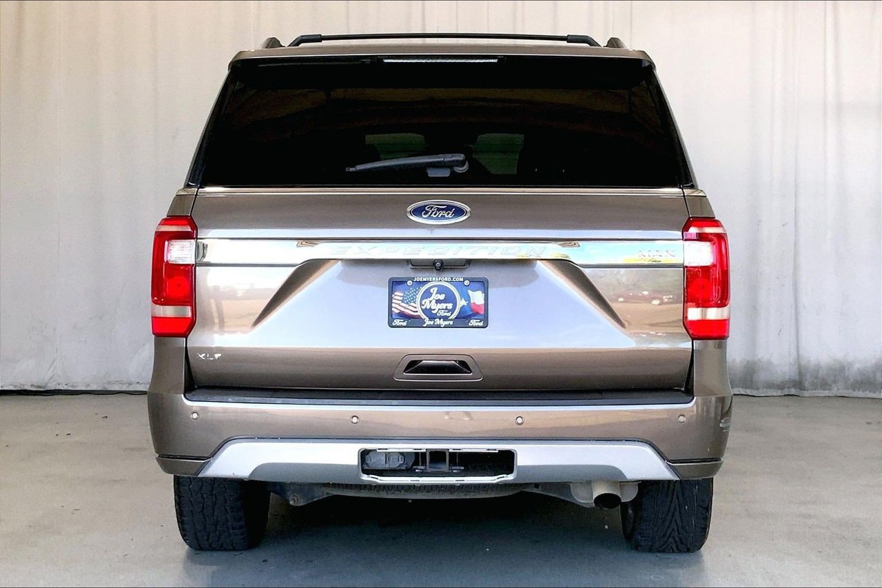 Used 2018 Ford Expedition Max XLT w/ Equipment Group 201A RWD image 3
