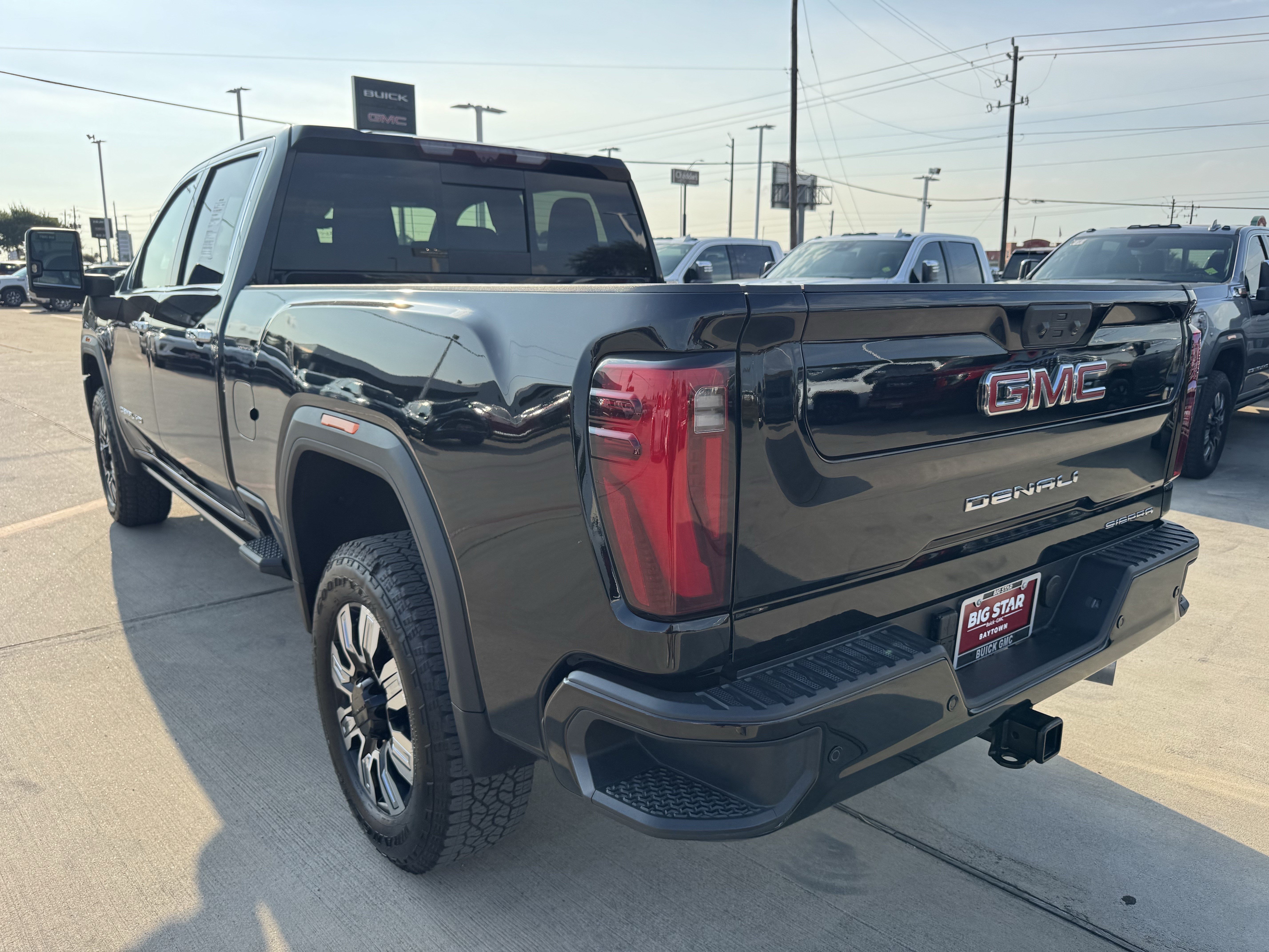 Used 2025 GMC Sierra 2500 Denali w/ Denali Reserve Package AWD/4WD image 6