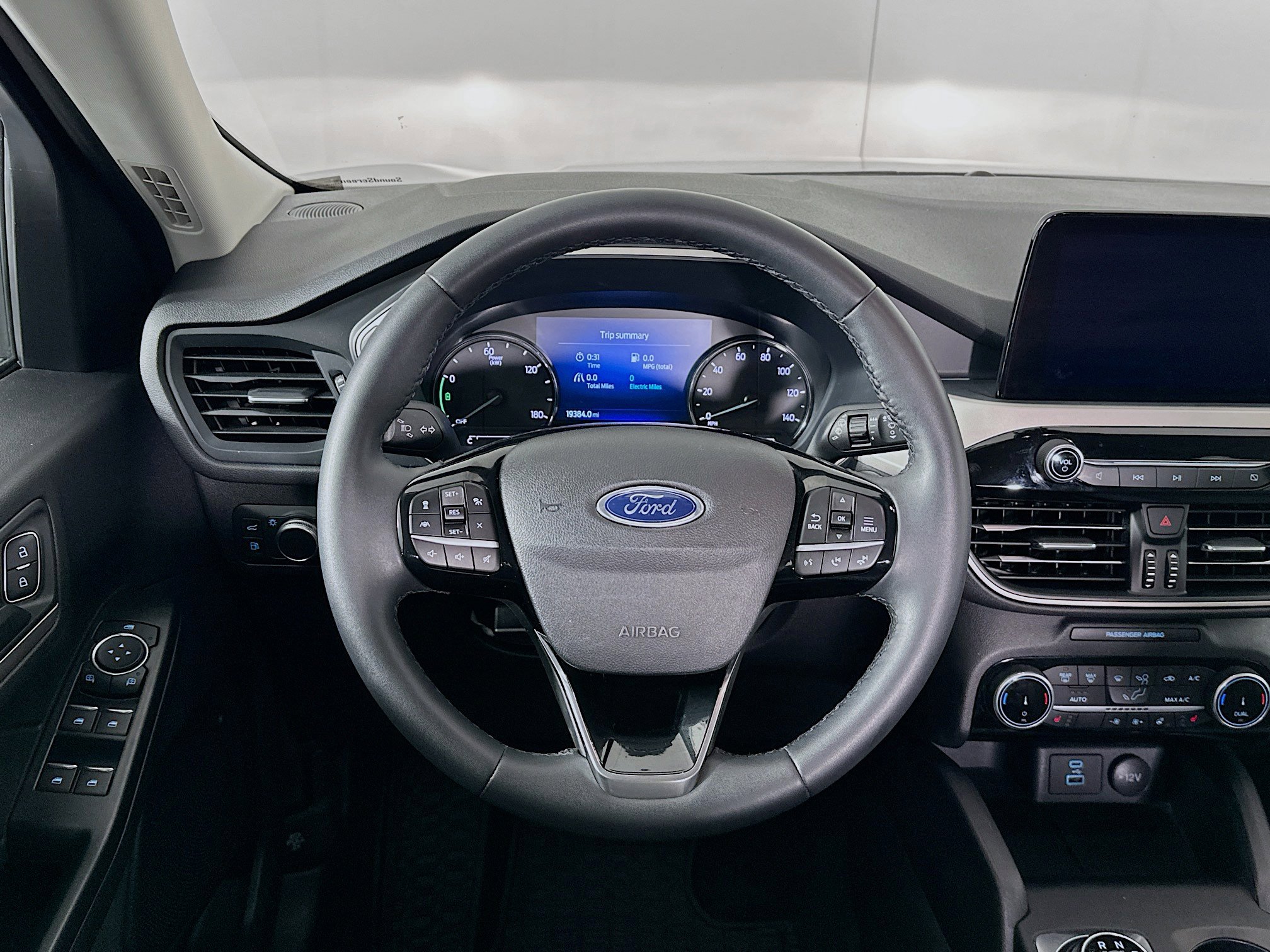 Used 2022 Ford Escape SE w/ SE Sport Appearance Package image 17