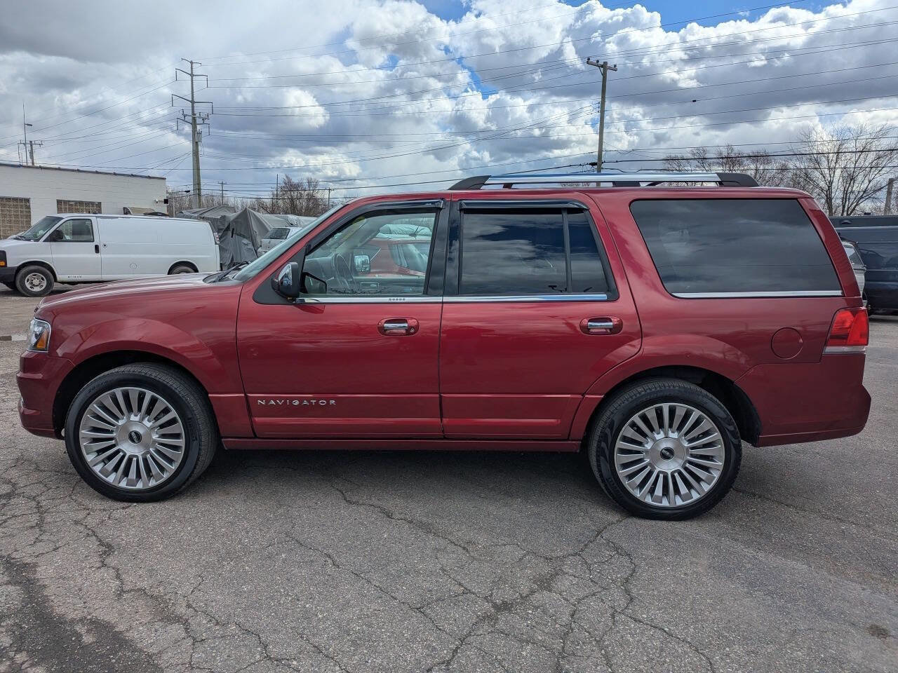 Used 2016 Lincoln Navigator Select image 4
