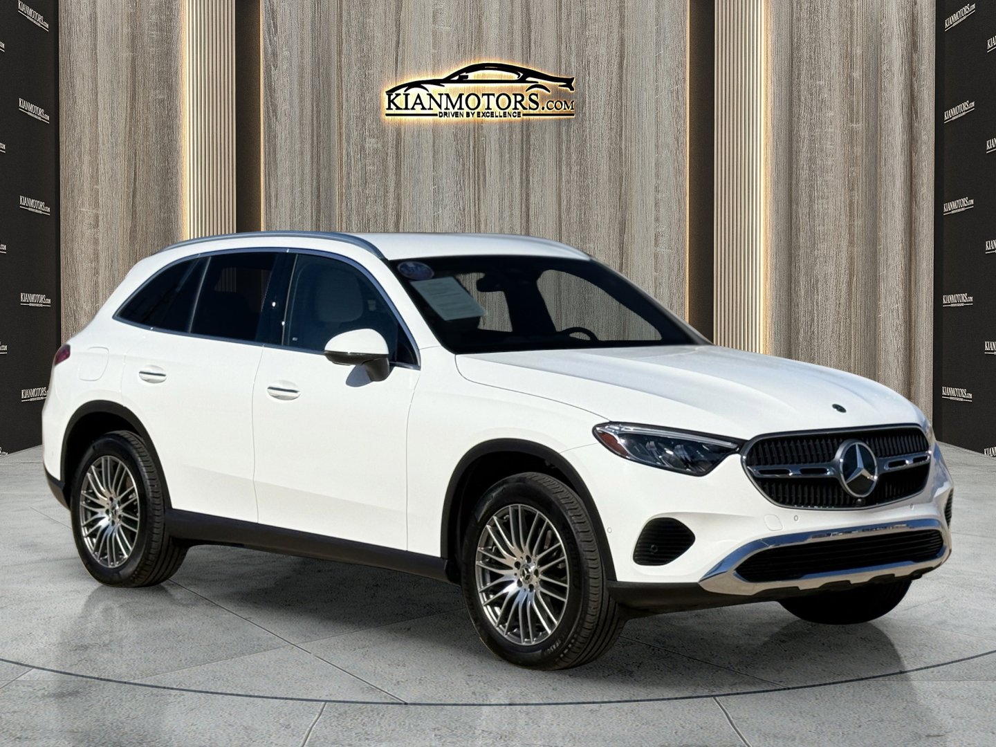 Used 2025 Mercedes-Benz GLC 300 4MATIC image 1