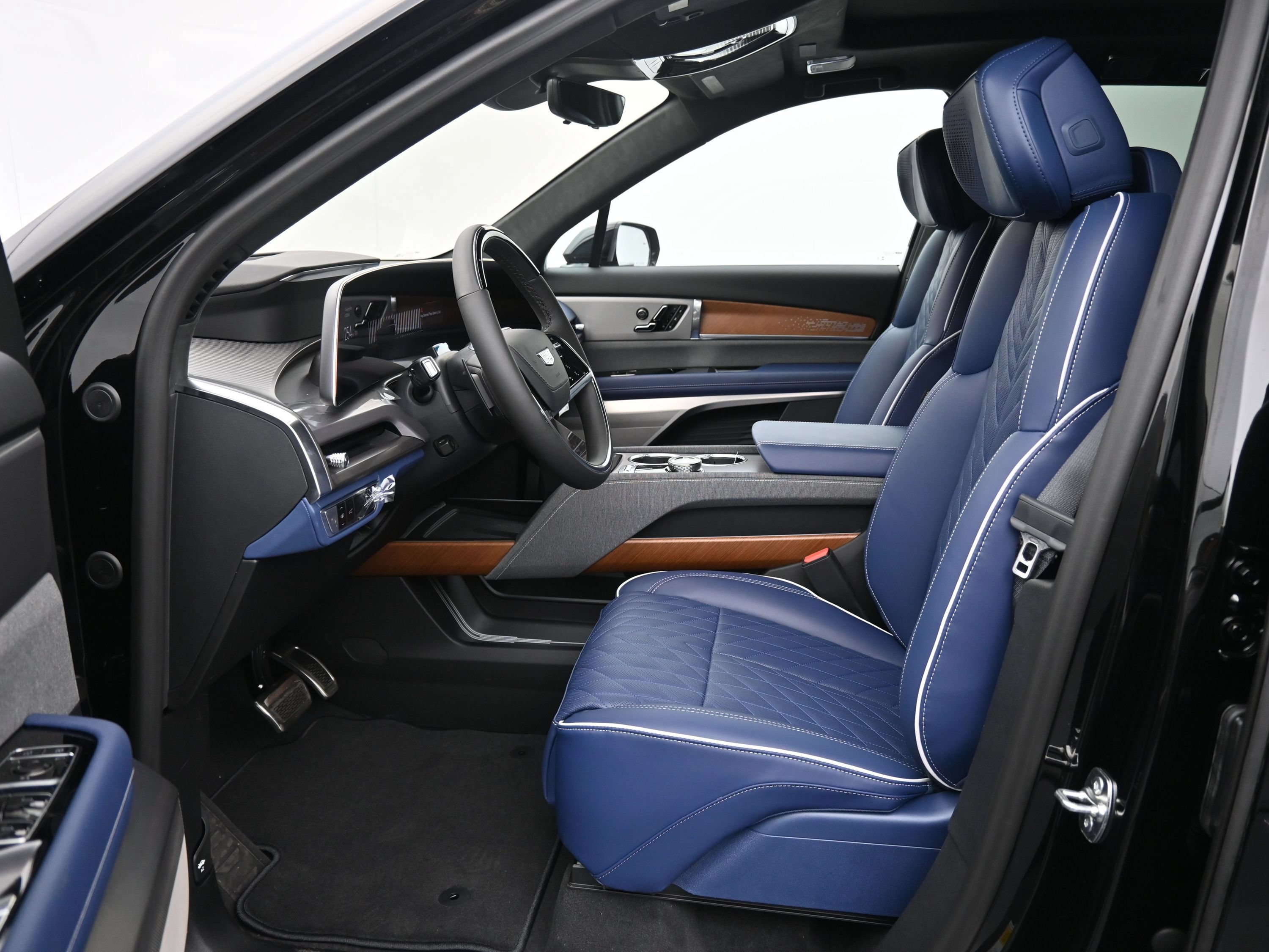 New 2026 Cadillac Vistiq Premium Luxury w/ LPO, Floor Liner Package AWD/4WD image 11