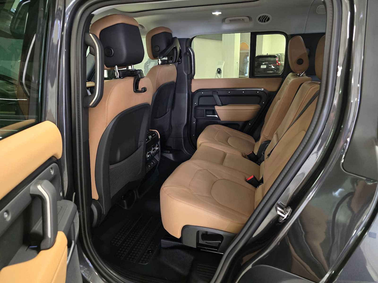 Used 2025 Land Rover Defender 130 S image 19