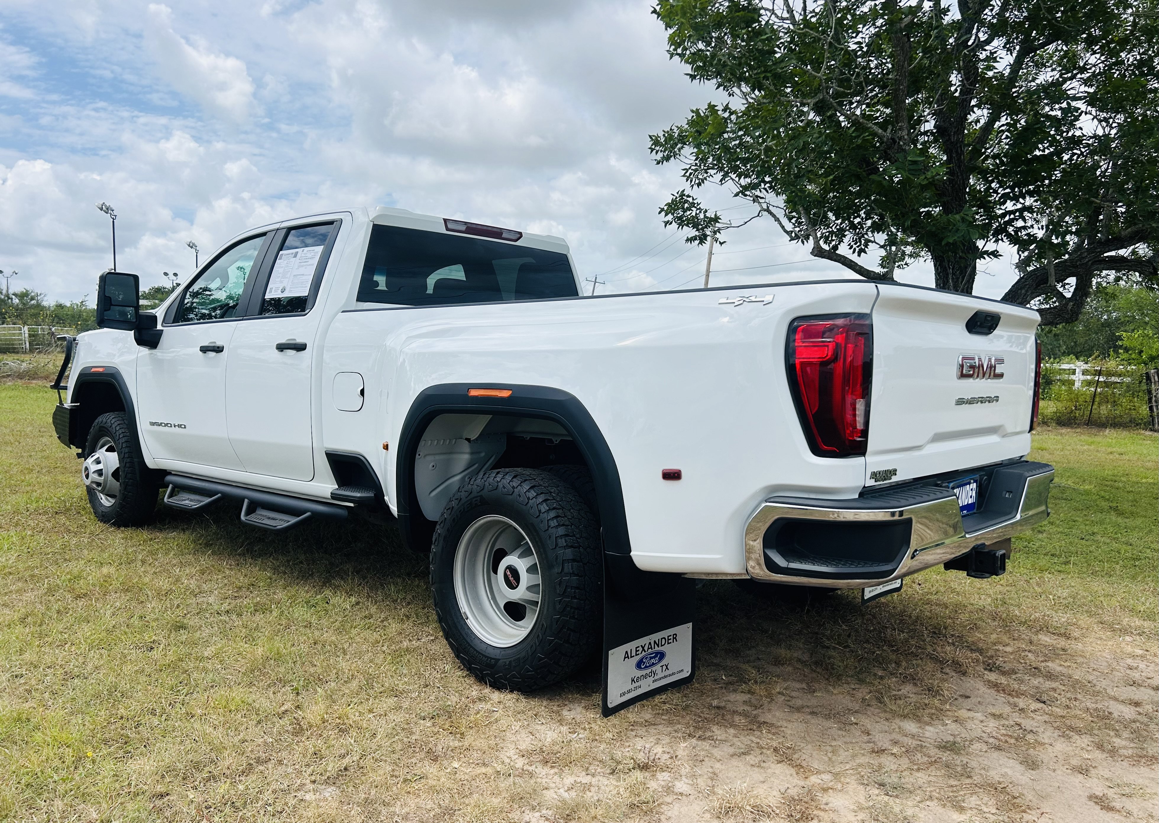 Used 2023 GMC Sierra 3500 Pro w/ Convenience Package AWD/4WD image 4