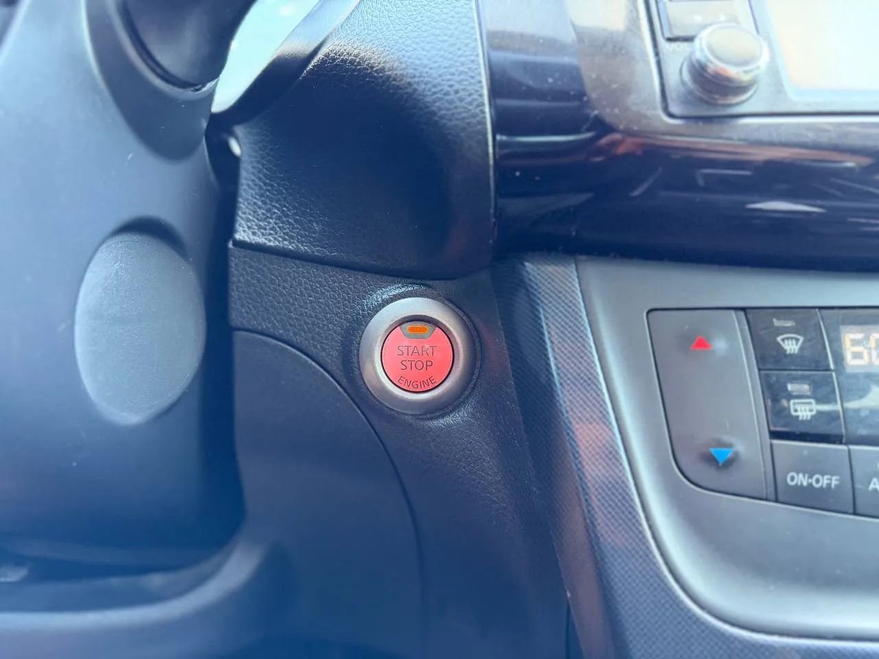 Used 2019 Nissan Sentra SR w/ Exterior Package FWD image 42