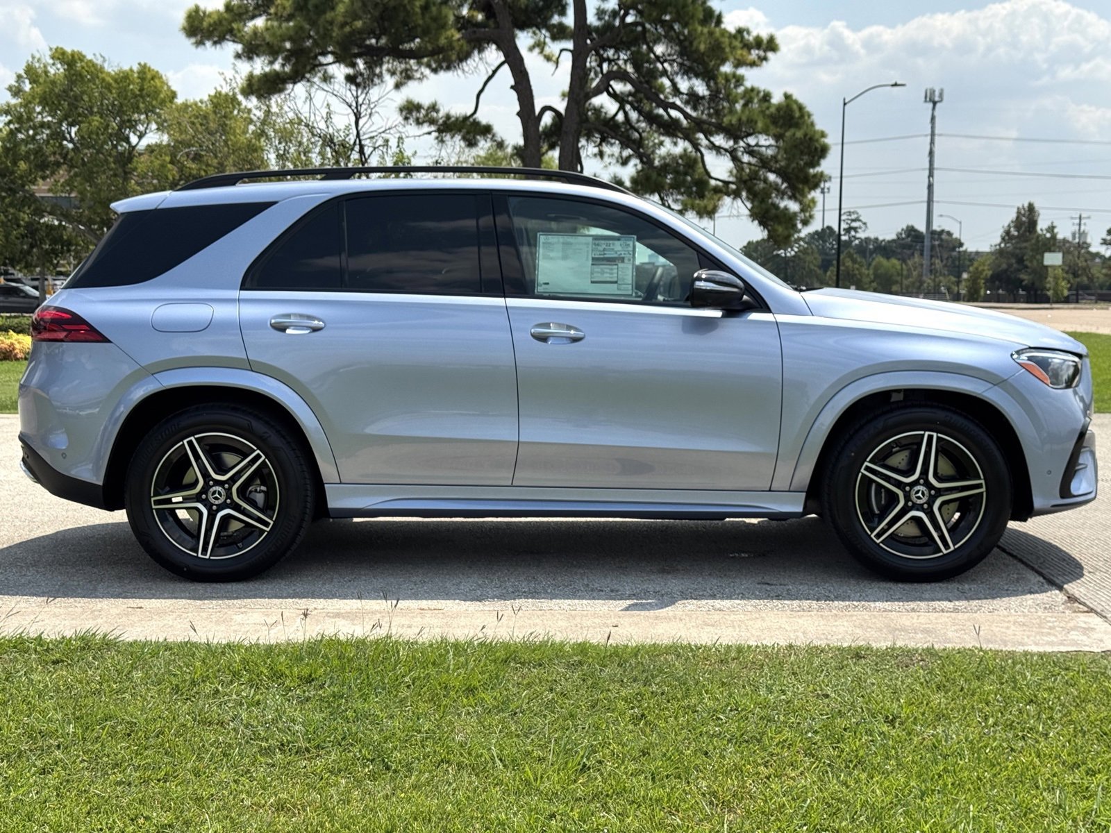 New 2026 Mercedes-Benz GLE 450e 4MATIC image 2