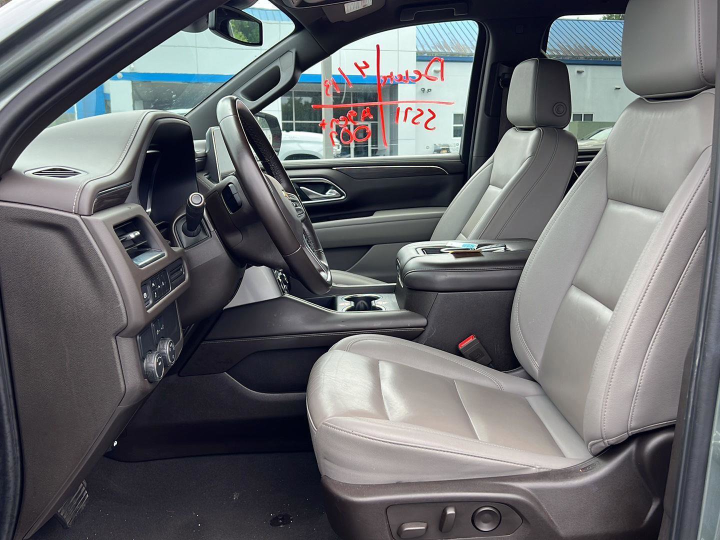 Used 2024 Chevrolet Suburban LT RWD image 11