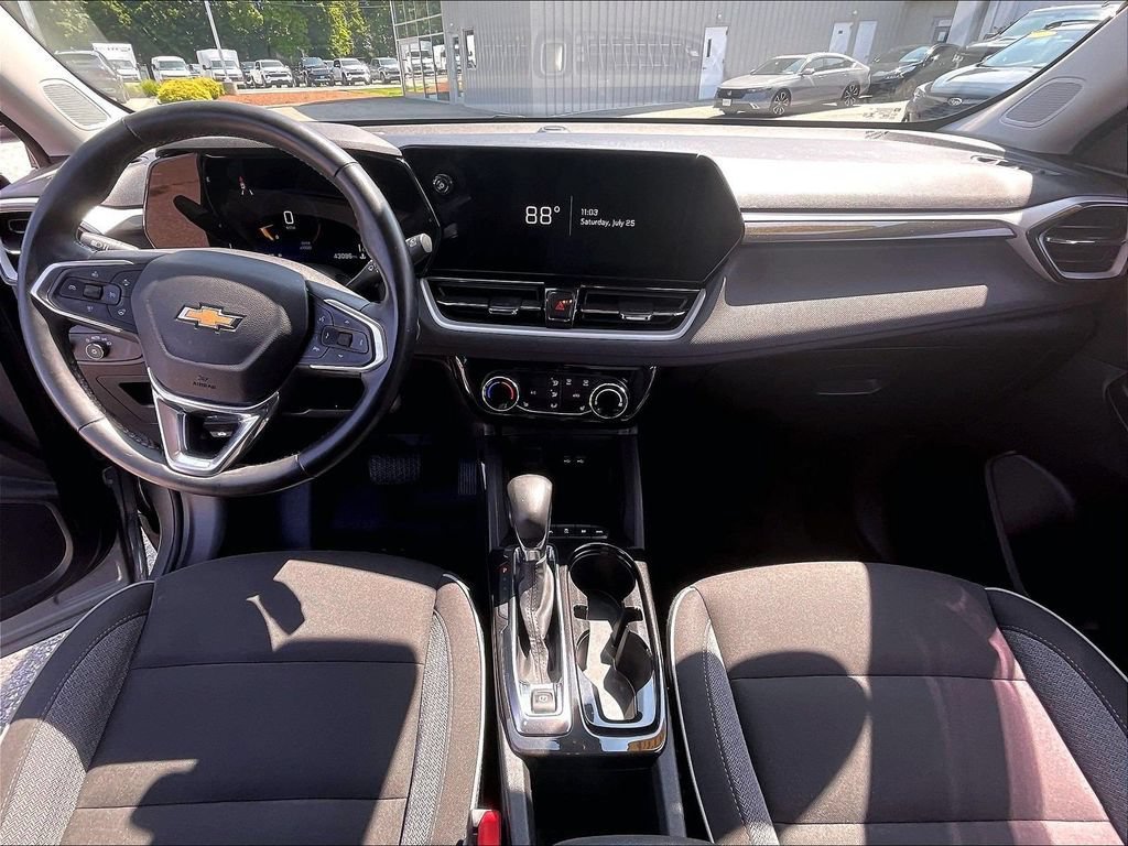 Used 2024 Chevrolet TrailBlazer LT w/ LT Cold Weather Package AWD/4WD image 21