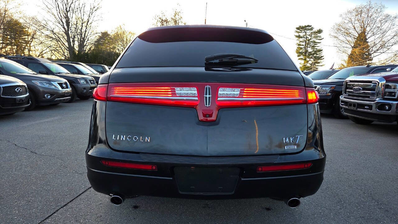 Used 2019 Lincoln MKT AWD image 12