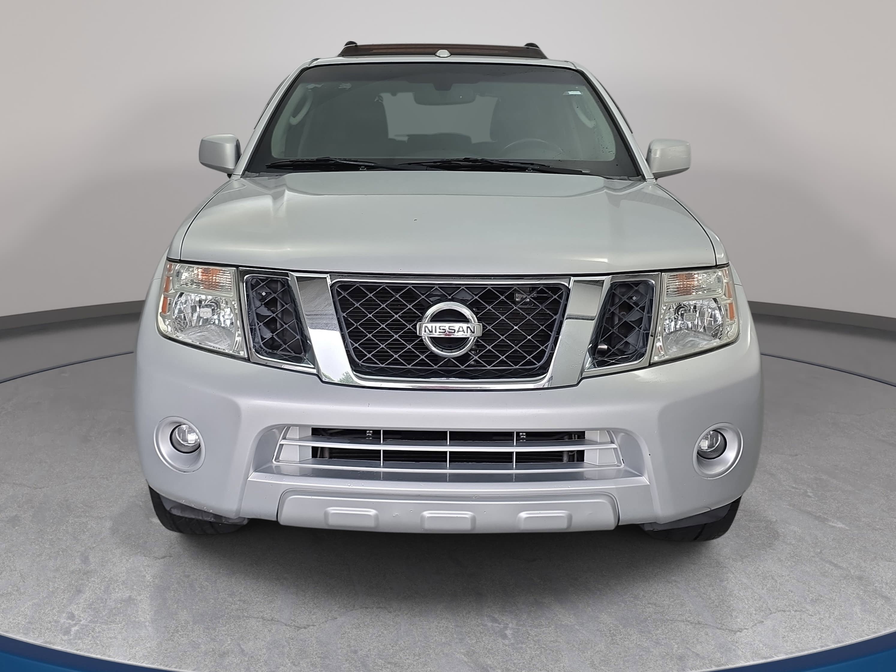 Used 2010 Nissan Pathfinder LE w/ Navigation Pkg AWD/4WD image 2