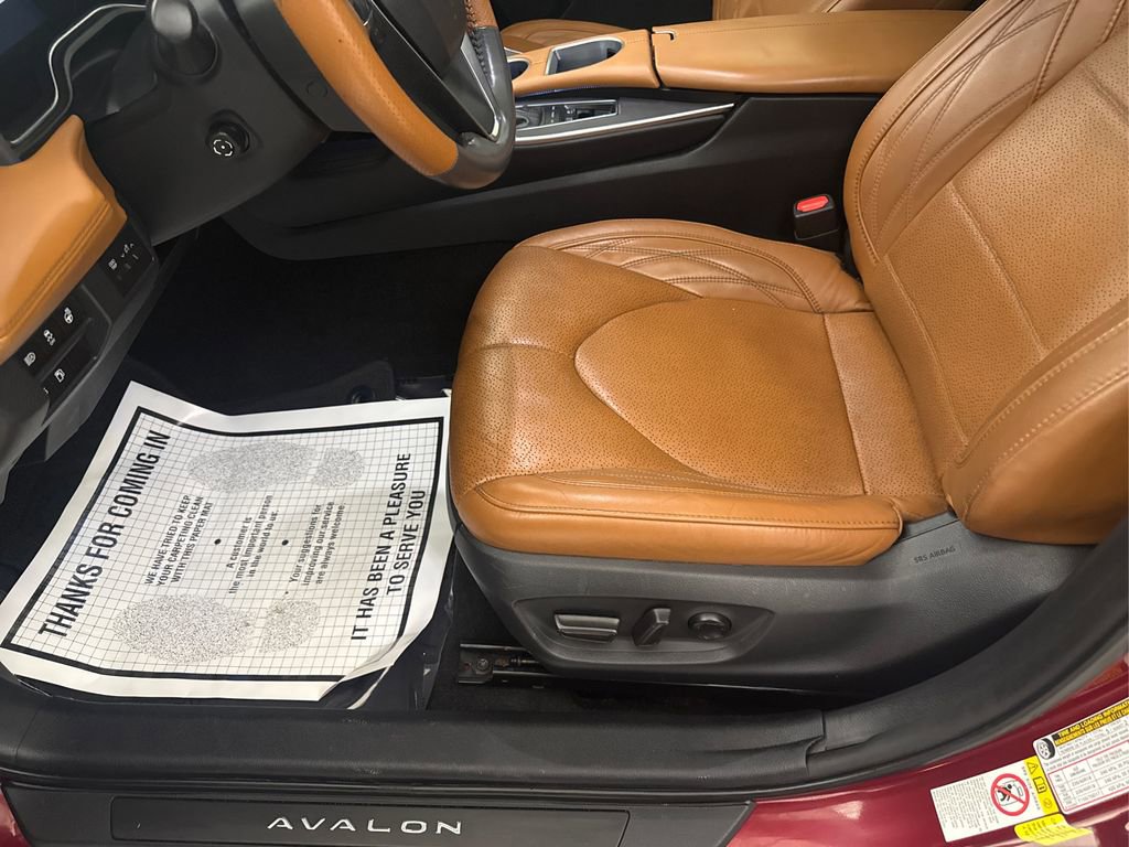 Used 2019 Toyota Avalon Limited image 29