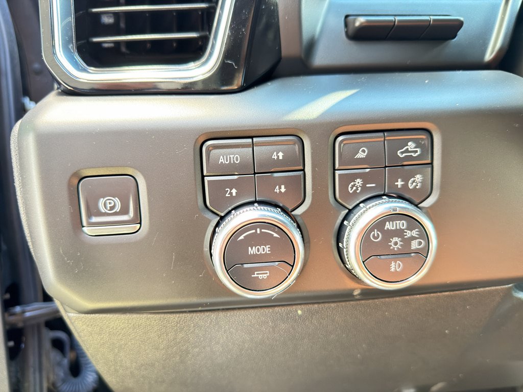 Used 2024 GMC Sierra 3500 Denali Ultimate AWD/4WD image 26