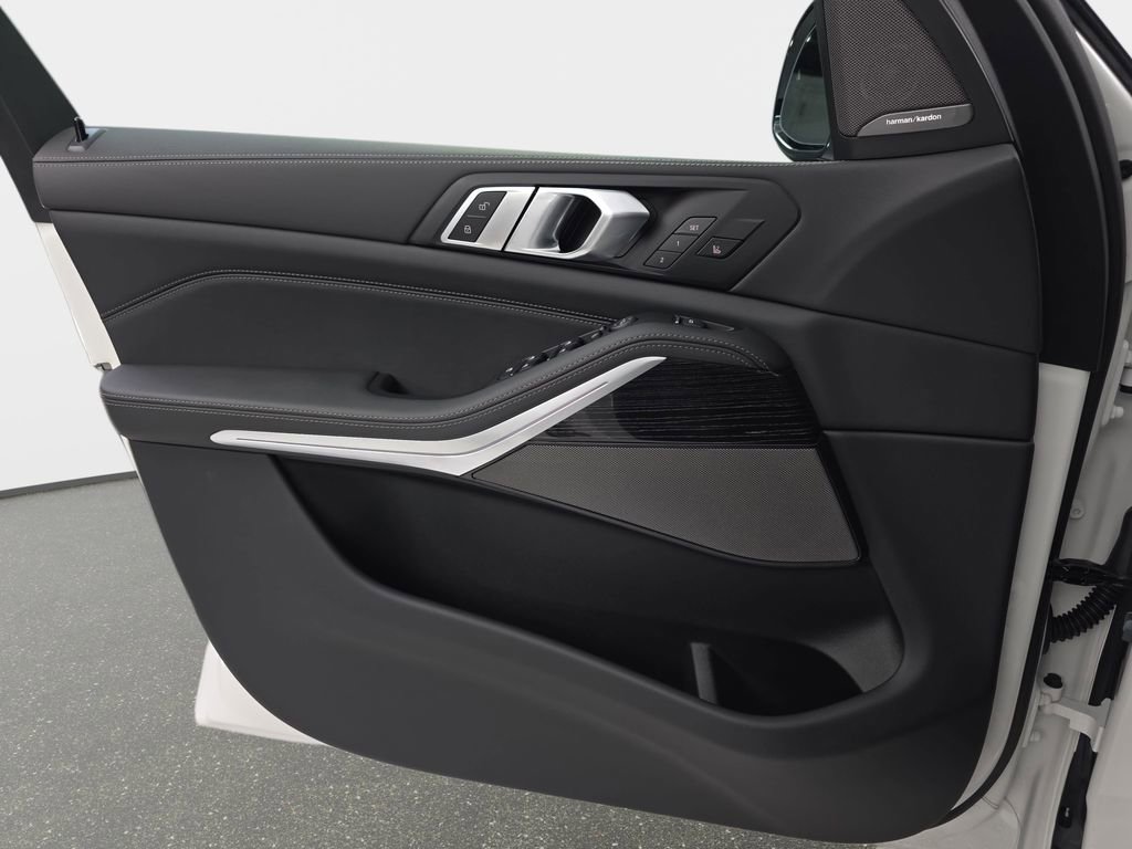 New 2026 BMW X5 xDrive40i w/ M Sport Package image 26