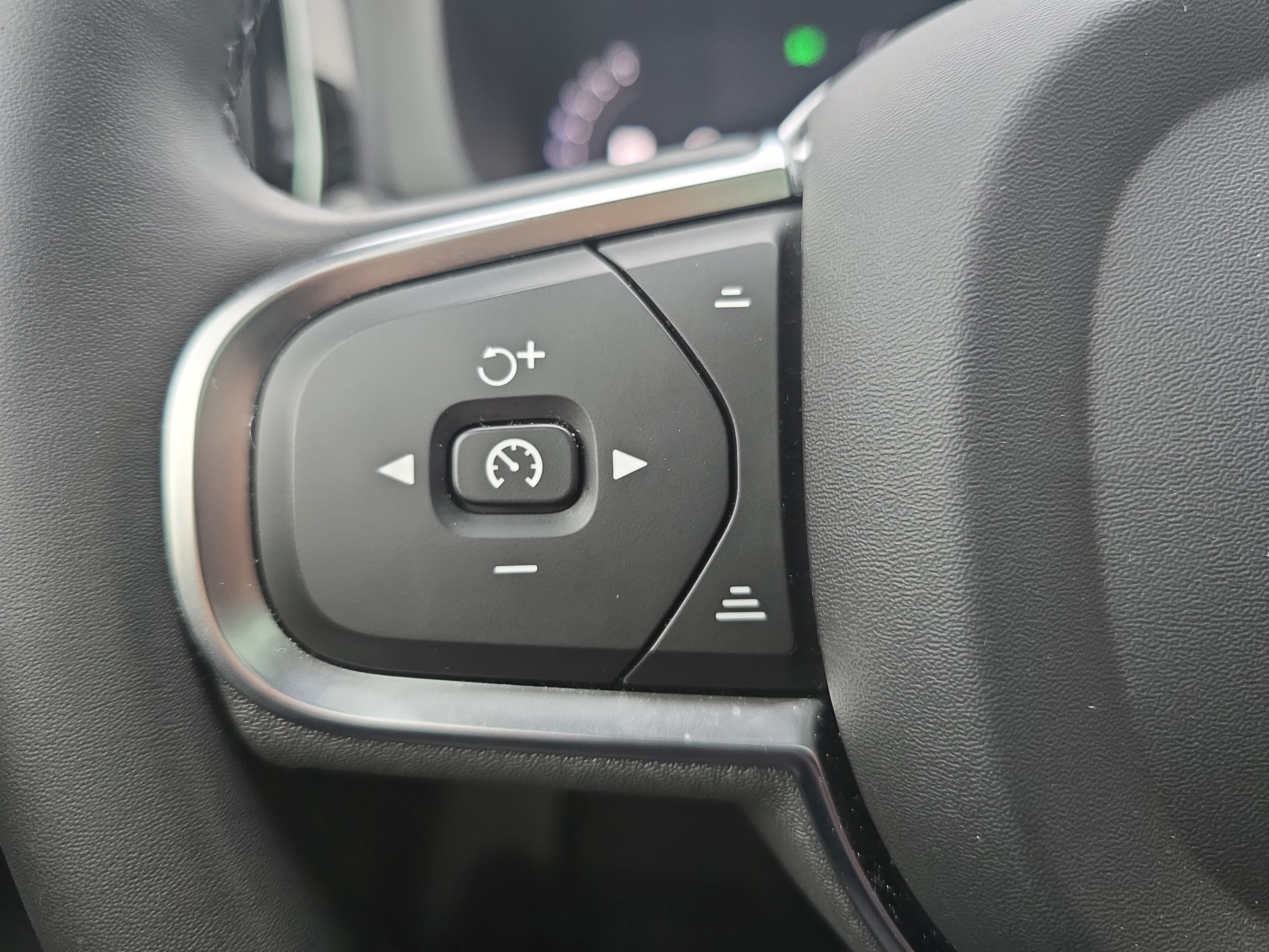 Used 2024 Volvo XC60 B5 Core AWD/4WD image 18