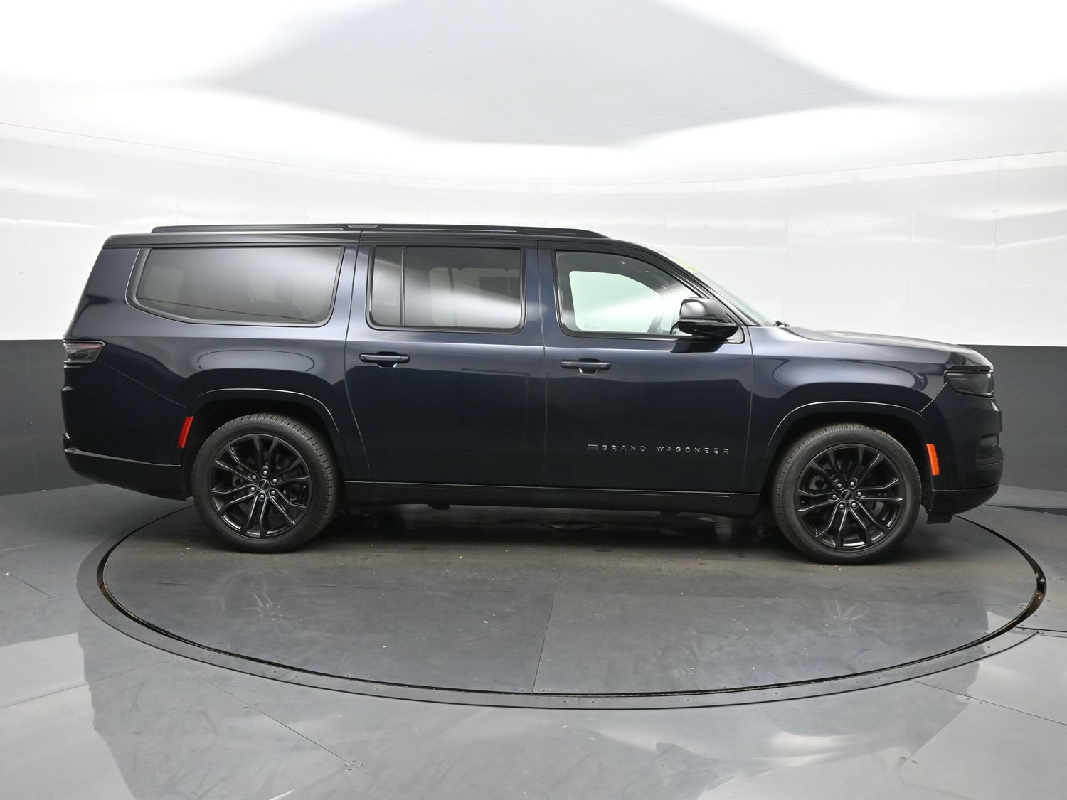 Used 2024 Jeep Grand Wagoneer L Series II w/ Quick Order Packagew 28T AWD/4WD image 10