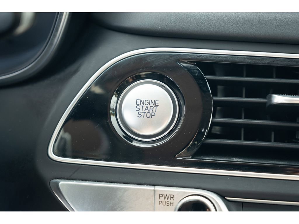 Used 2023 Genesis G70 2.0T image 31