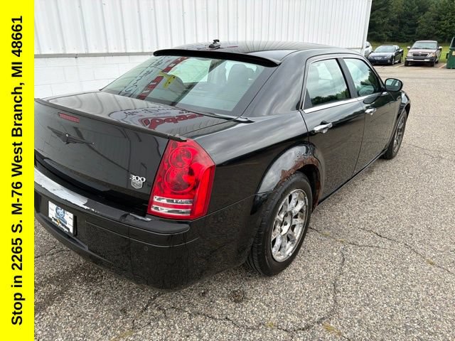 Used 2010 Chrysler 300 C RWD image 10