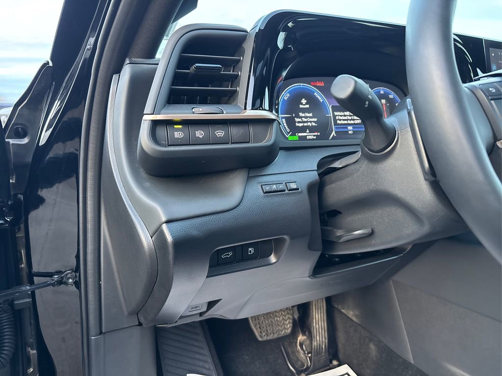 Used 2025 Toyota Crown Signia Limited image 39