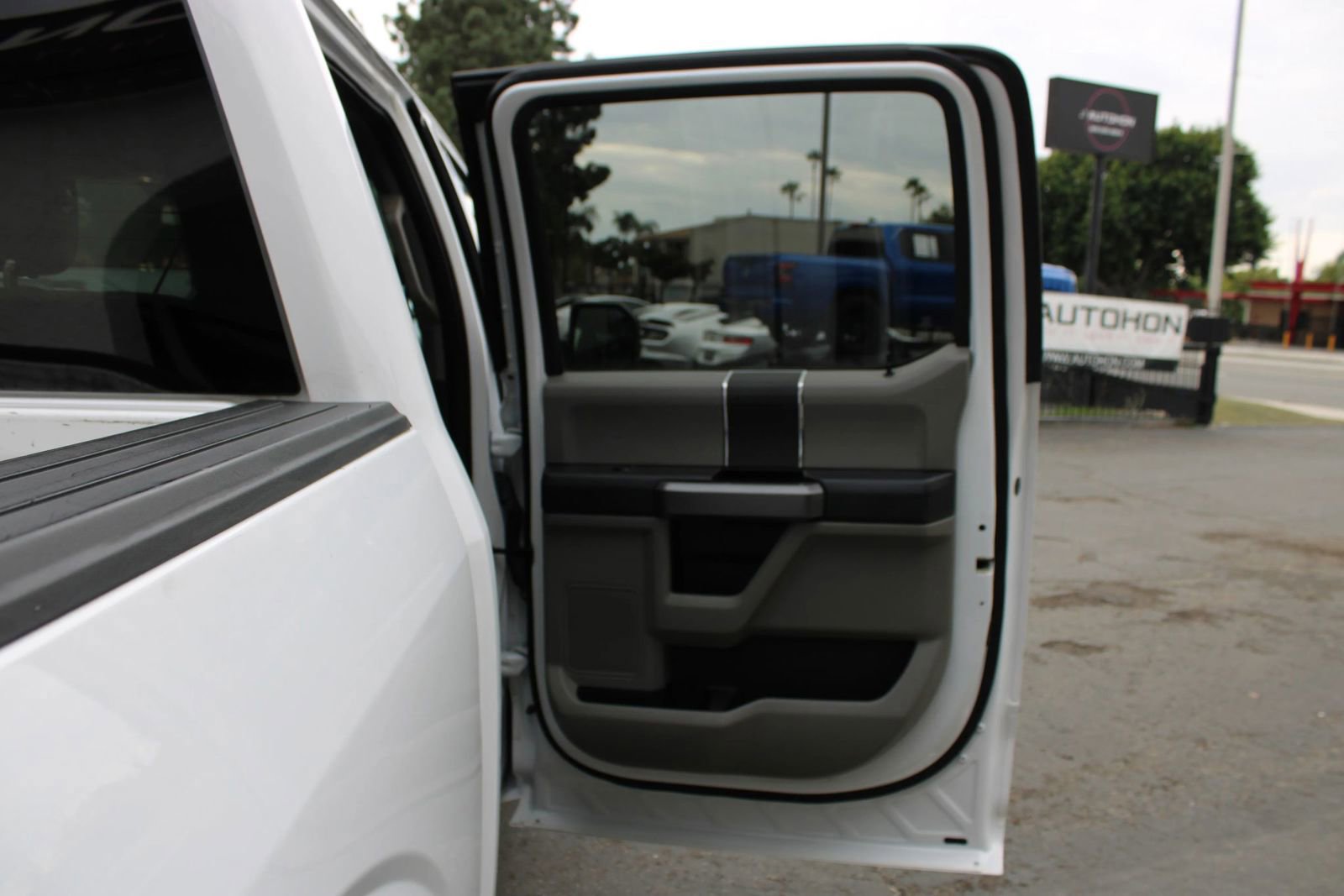 Used 2018 Ford F150 XLT image 4