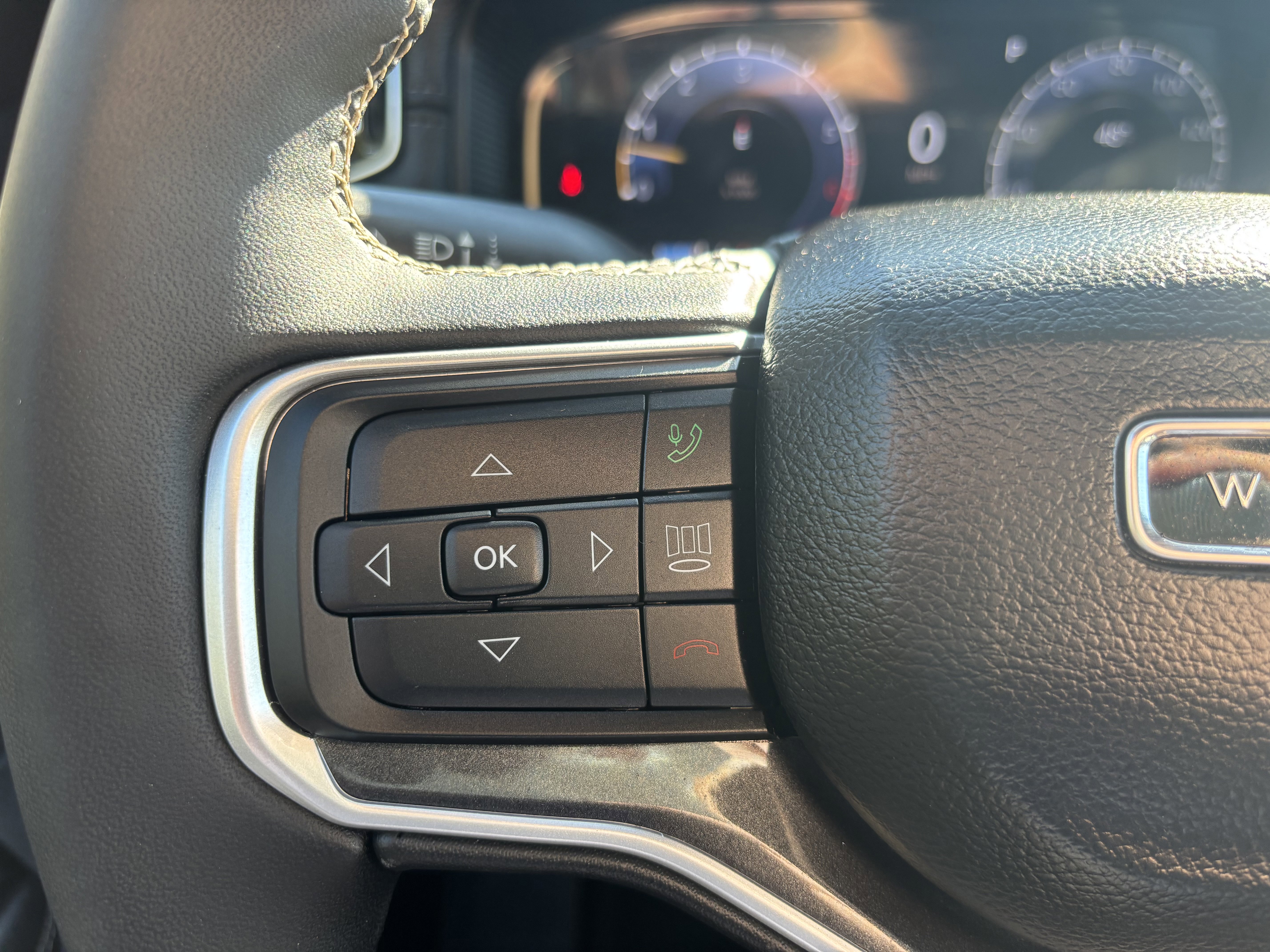 Used 2024 Jeep Wagoneer 4WD w/ Premium Group I image 18