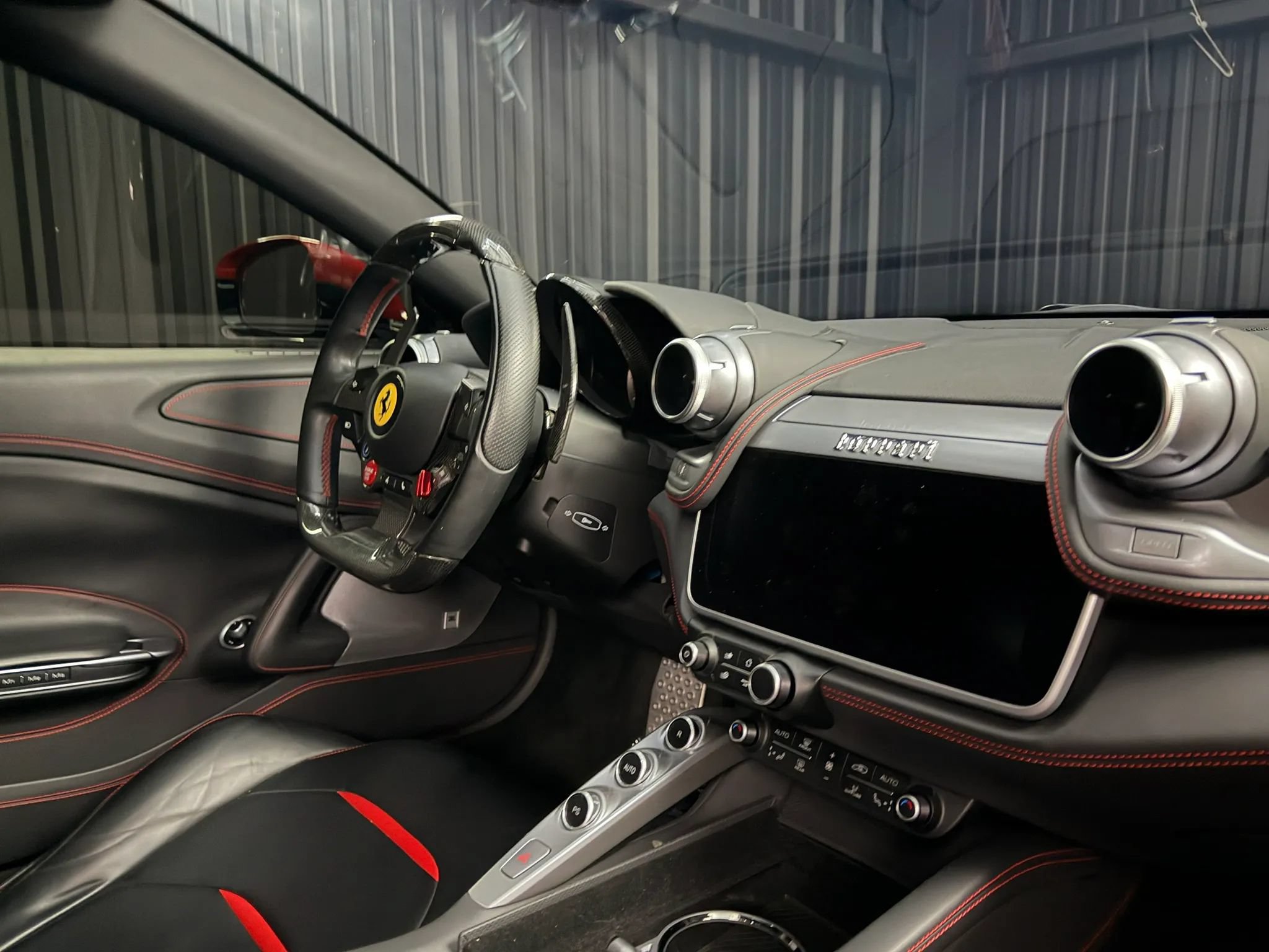 Used 2018 Ferrari GTC4Lusso T RWD image 19