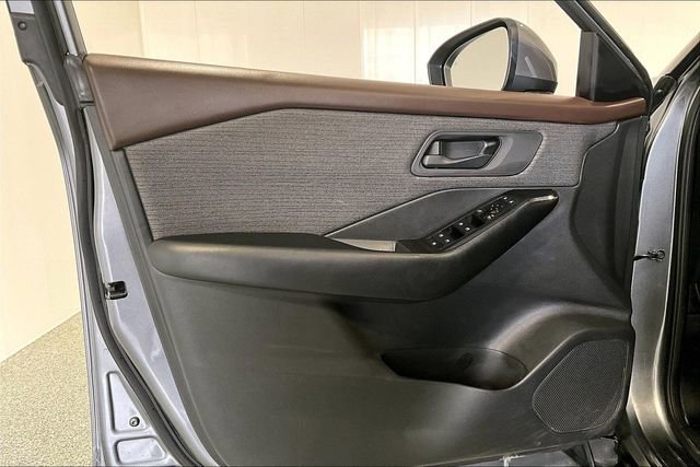 Used 2023 Nissan Rogue S AWD/4WD image 21