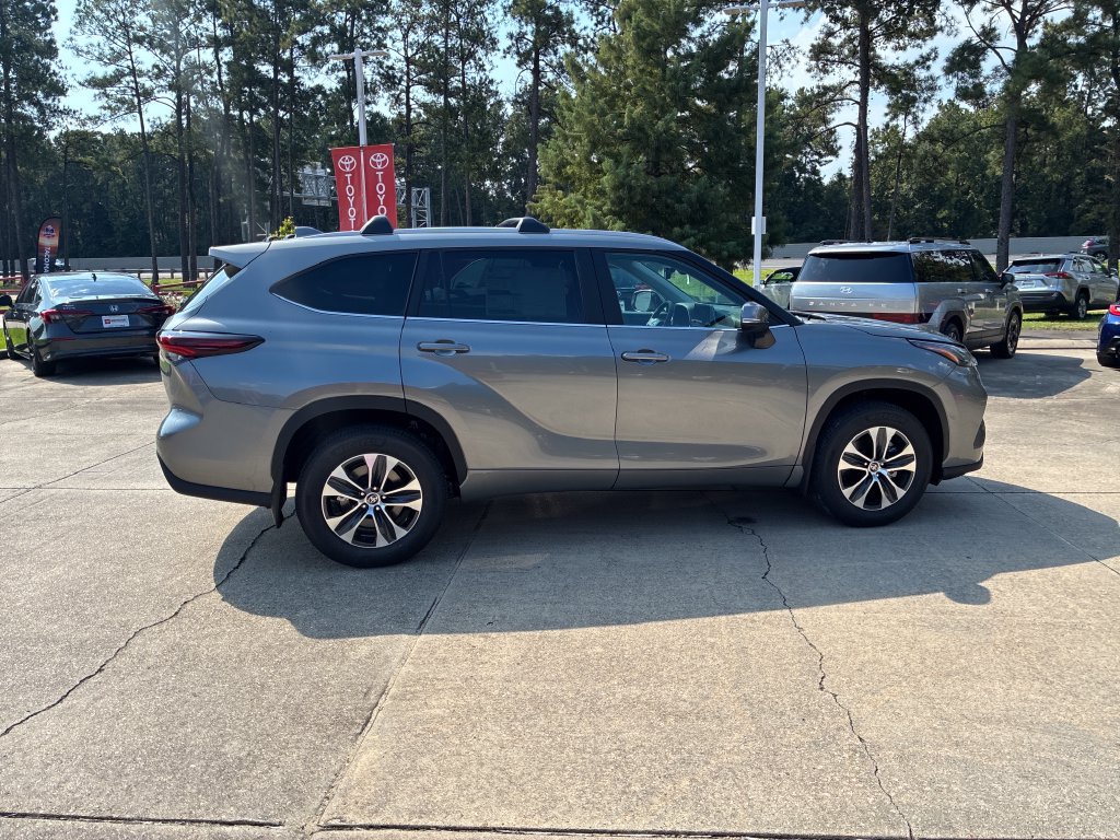 New 2026 Toyota Highlander XLE AWD/4WD image 8