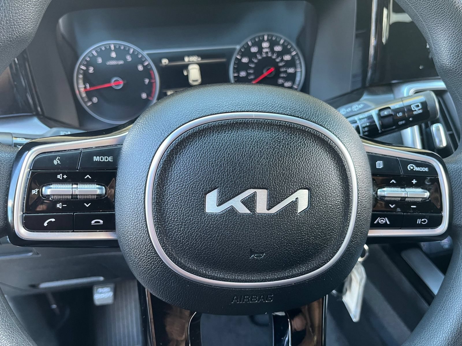Used 2023 Kia Sorento LX FWD image 28