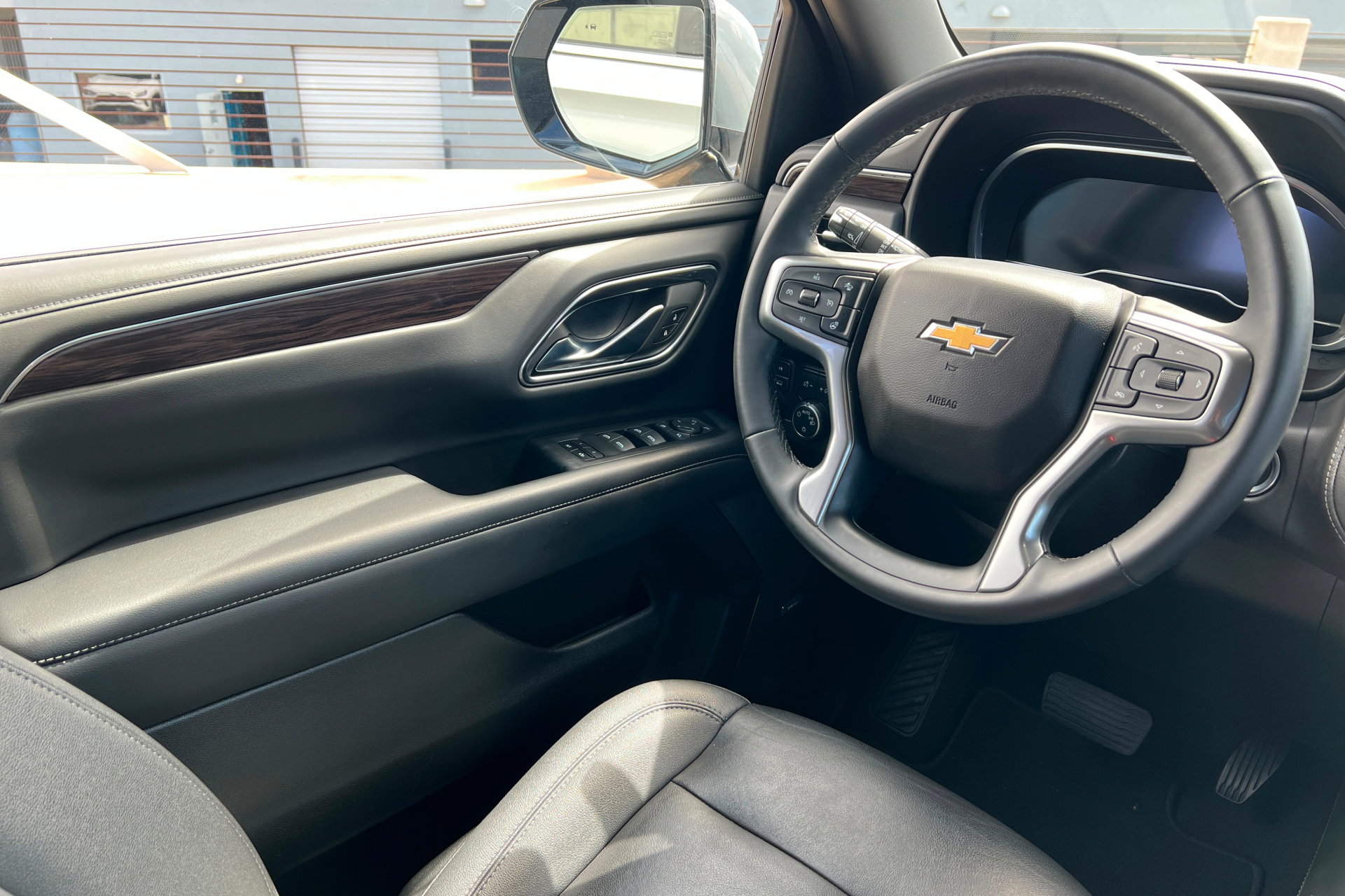 Used 2023 Chevrolet Tahoe LT w/ Luxury Package AWD/4WD image 12