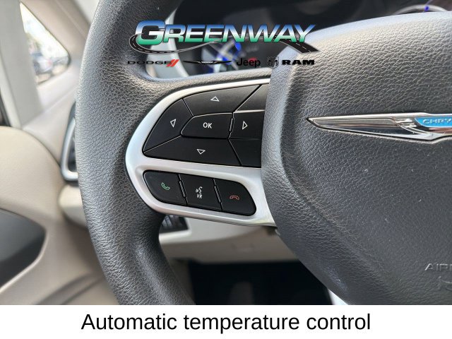 Used 2017 Chrysler Pacifica Touring Plus FWD image 27