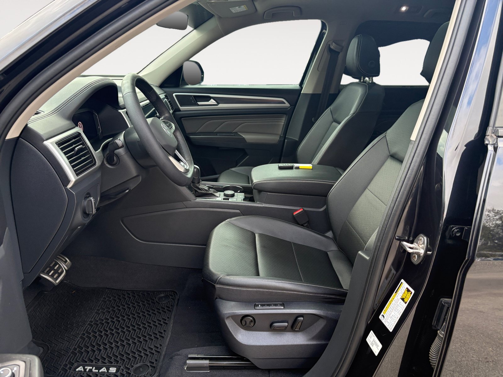Certified 2023 Volkswagen Atlas SEL R-Line AWD/4WD image 20