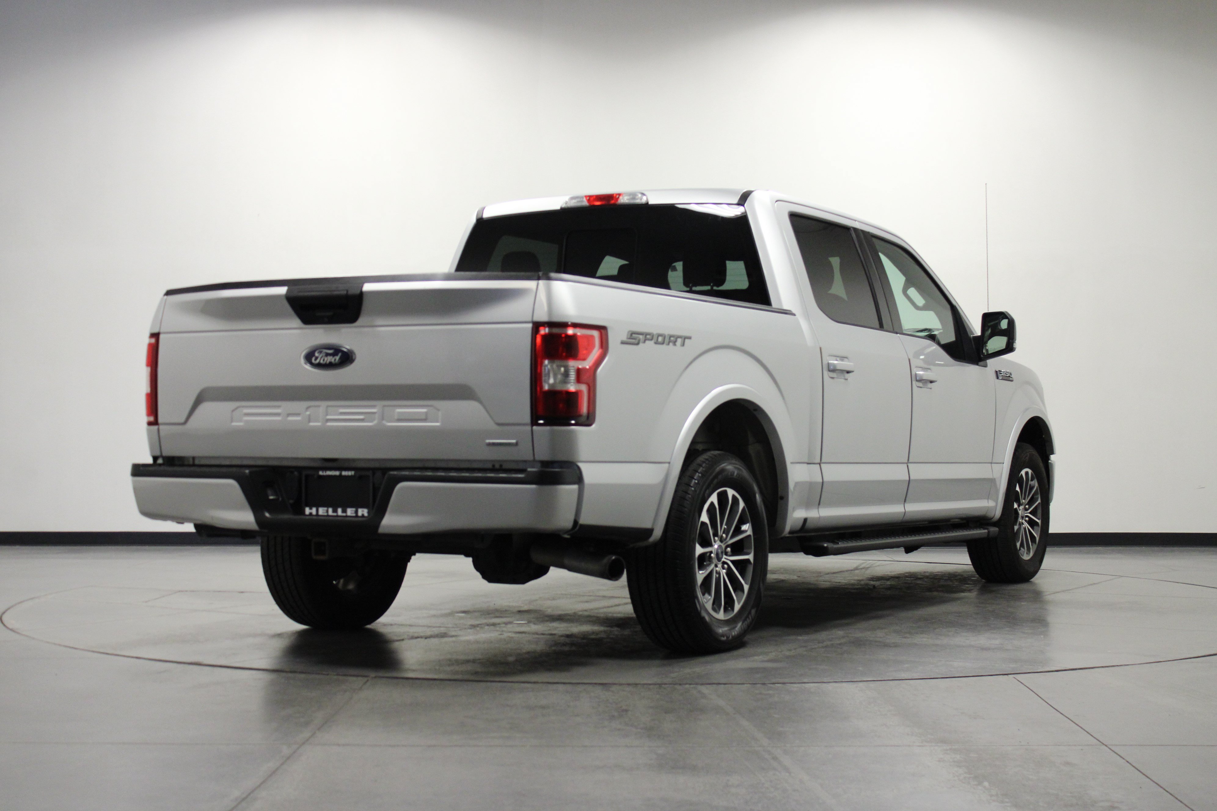 Used 2019 Ford F150 XLT w/ Equipment Group 302A Luxury RWD image 4