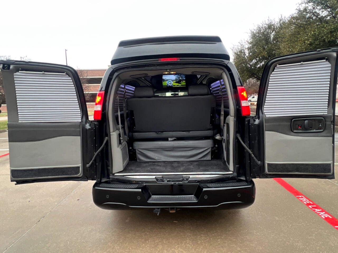 Used 2017 Chevrolet Express 2500 Extended image 43