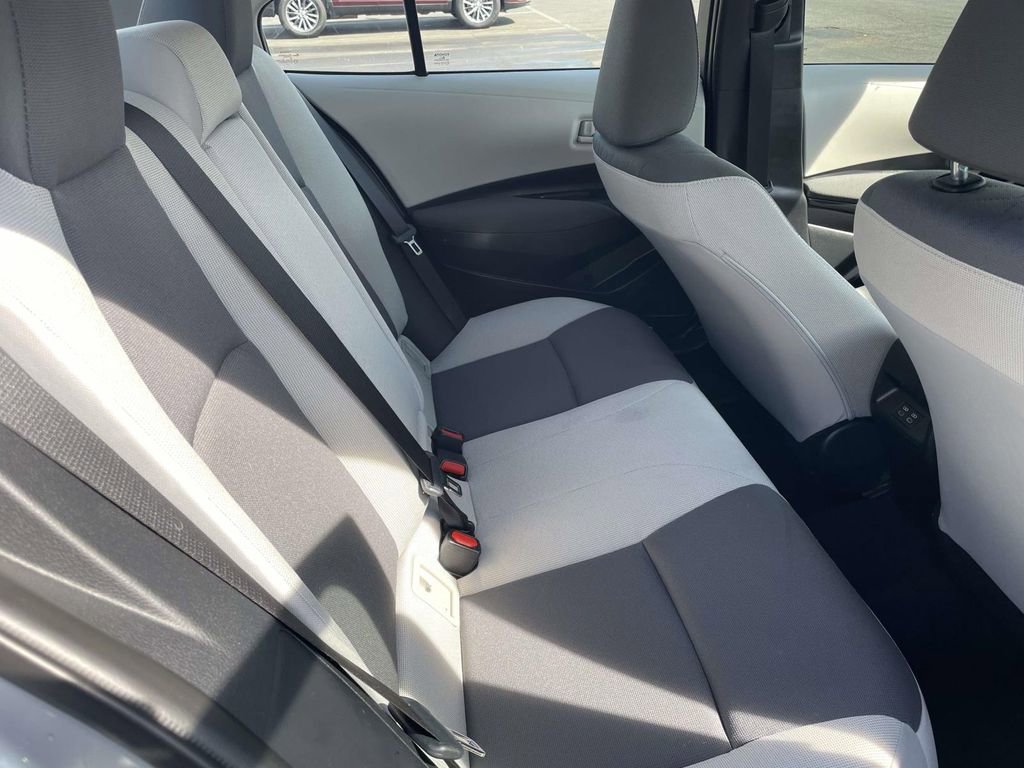 Used 2025 Toyota Corolla LE image 42