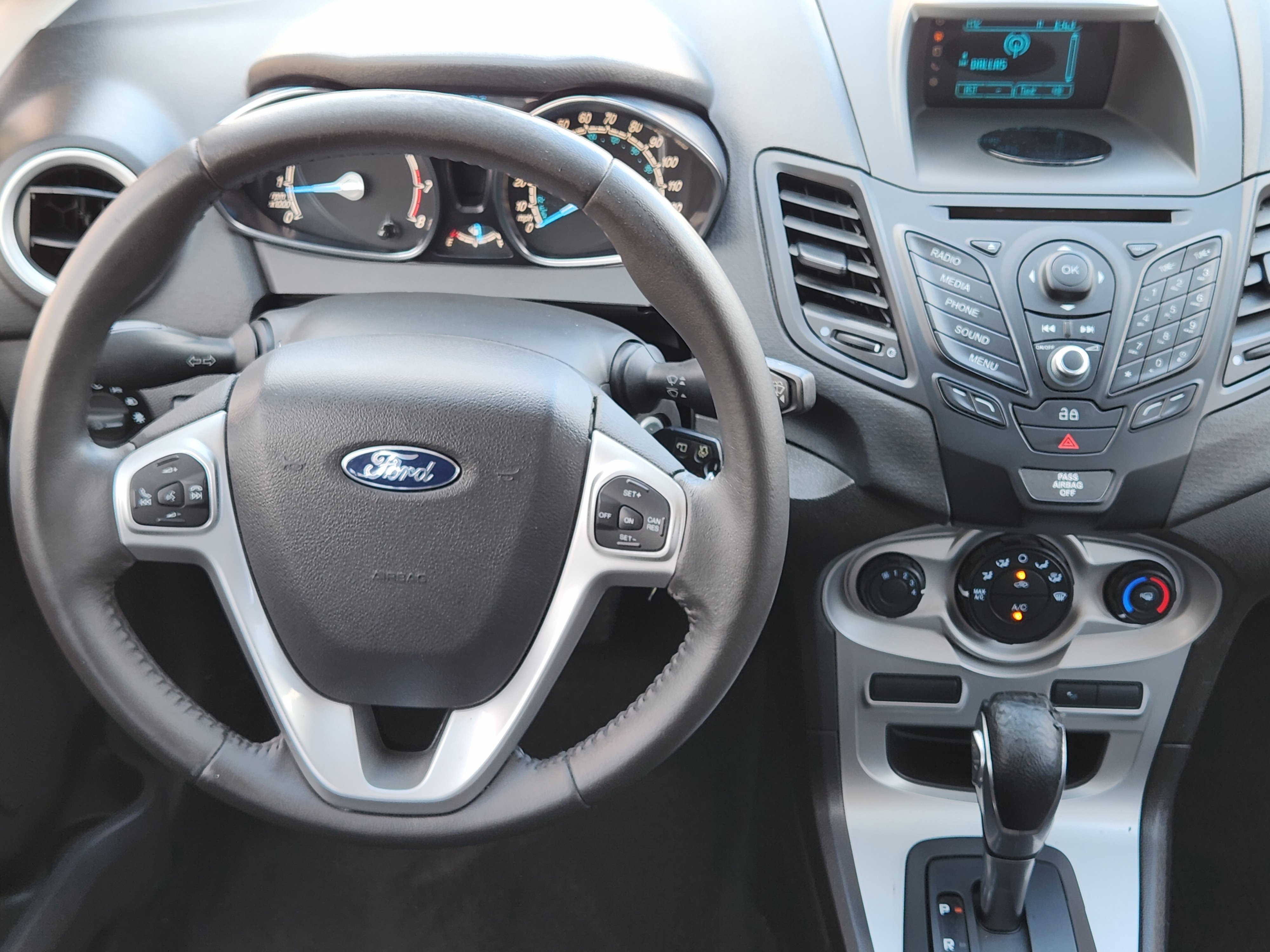 Used 2015 Ford Fiesta SE image 26