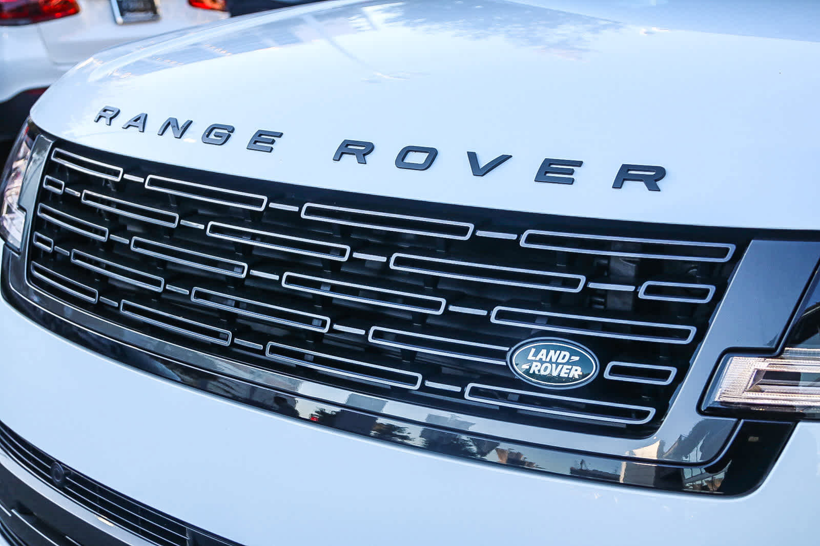 Used 2025 Land Rover Range Rover SE image 5