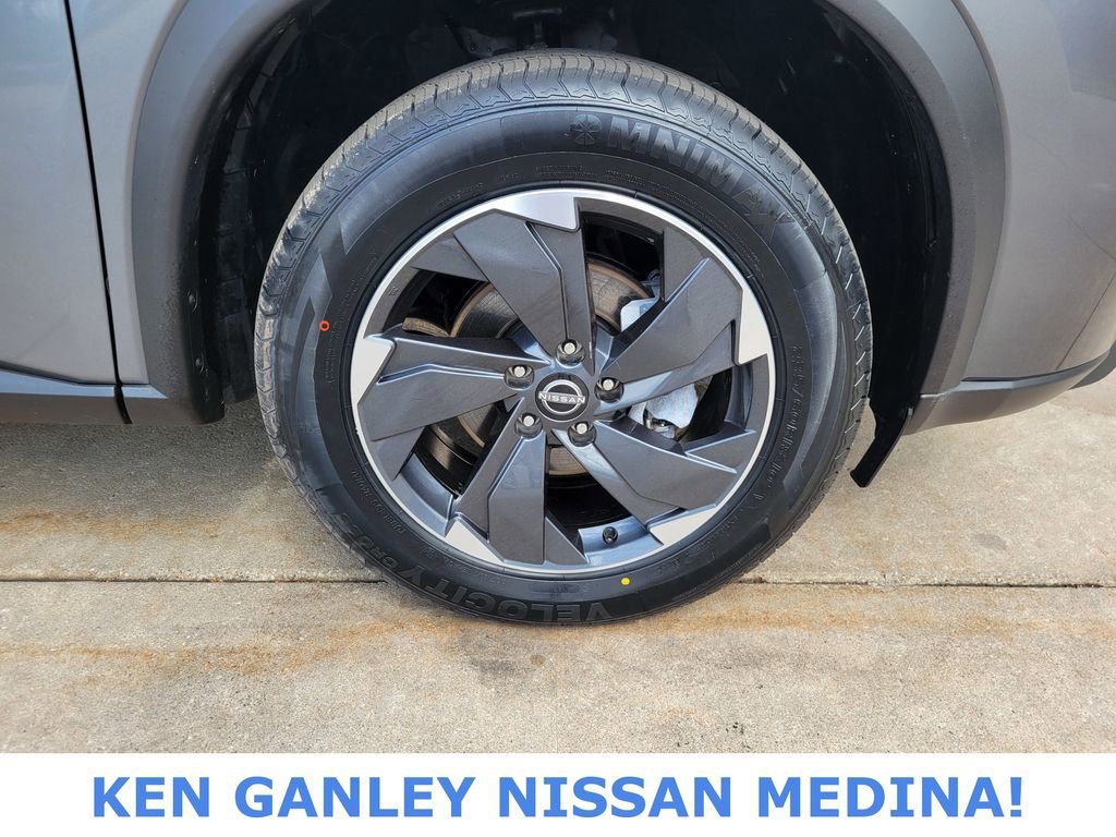 Certified 2025 Nissan Rogue SV AWD/4WD image 22