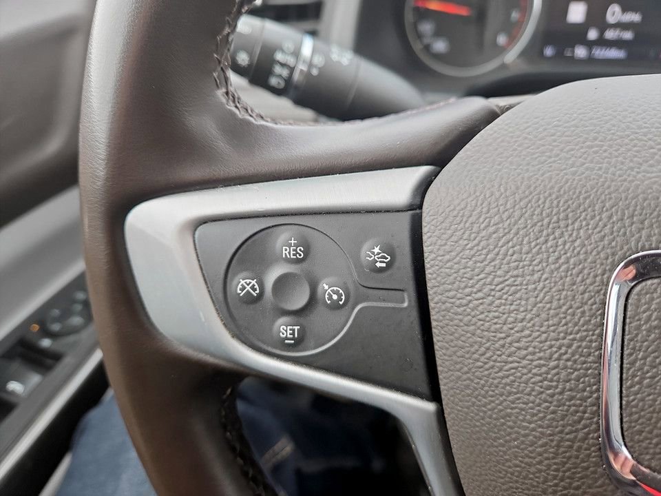 Used 2023 GMC Acadia SLT image 17